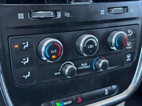 Used 2013 Dodge Grand Caravan SXT FWD image 21