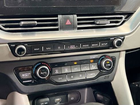 Used 2022 Kia Niro Touring Special Edition image 16