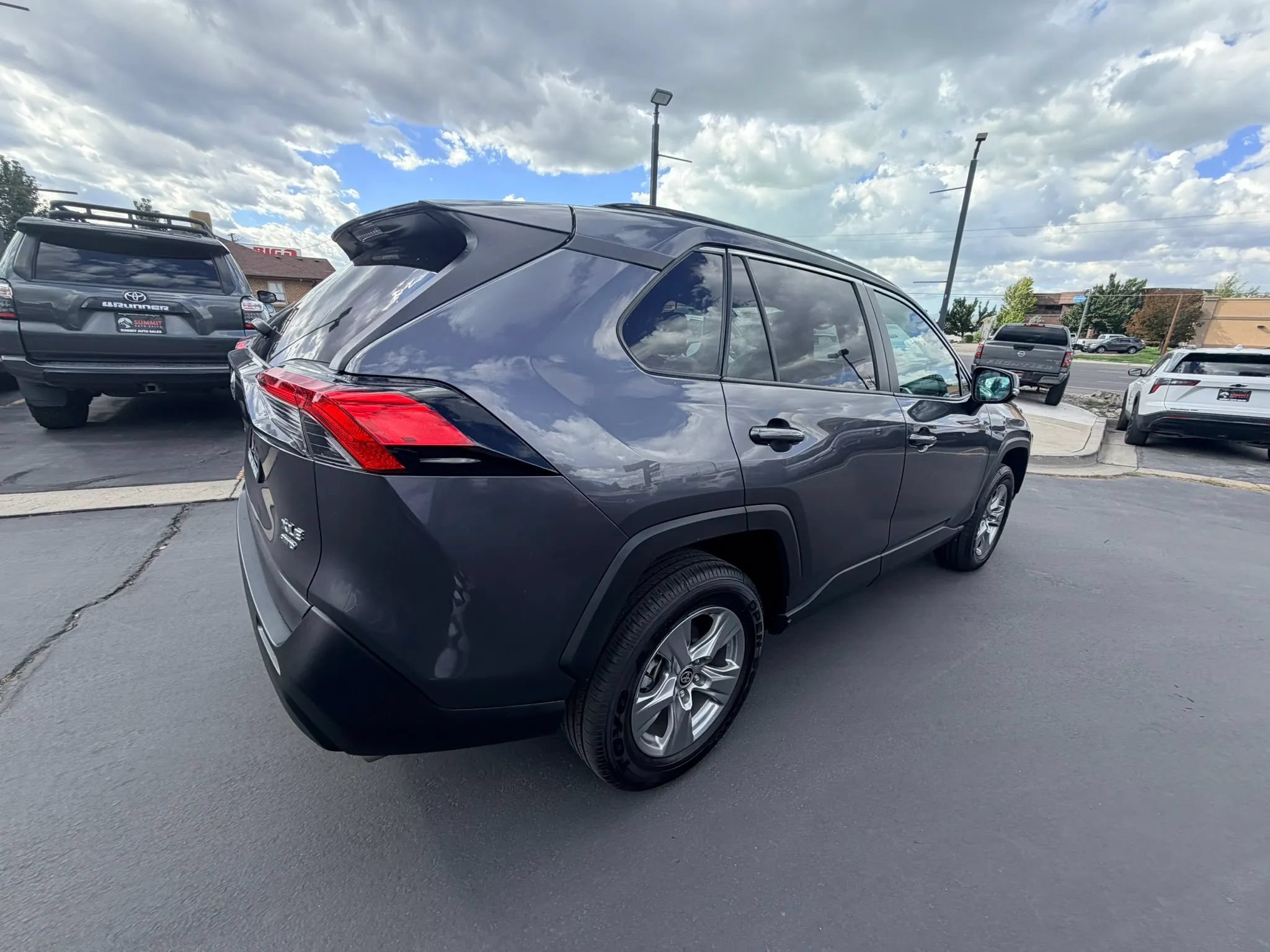 Used 2024 Toyota RAV4 XLE AWD/4WD image 4