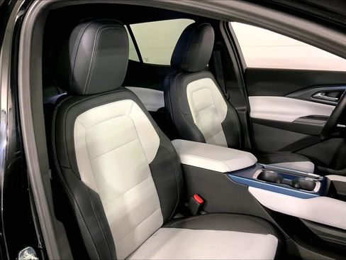 Used 2025 Chevrolet Equinox EV LT FWD image 7