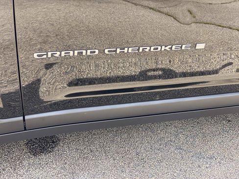 Used 2022 Jeep Grand Cherokee Limited AWD/4WD image 15