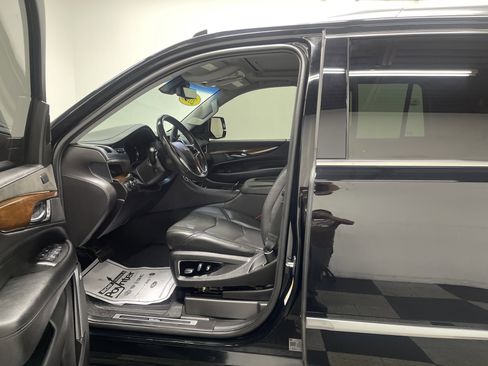 Used 2020 Cadillac Escalade Luxury image 9