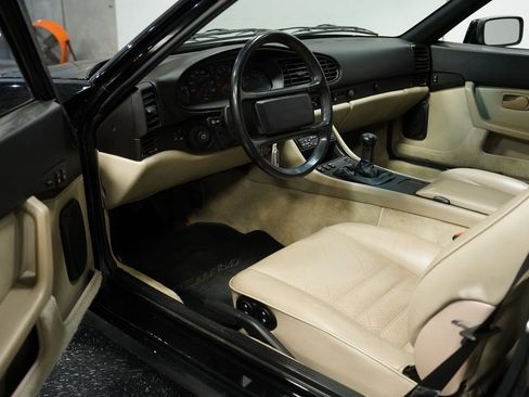 Used 1986 Porsche 944 Turbo image 4