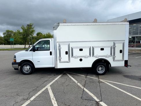 Used 2022 Chevrolet Express 3500 w/ Power Convenience Package RWD image 2