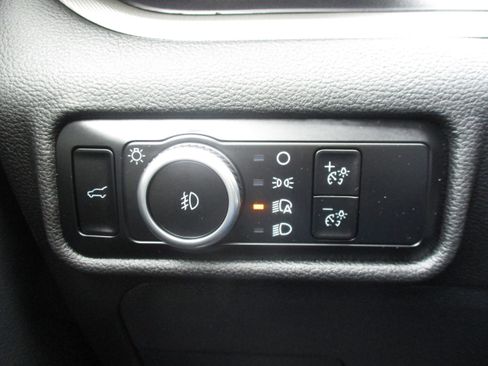 Used 2024 Ford Explorer XLT w/ Equipment Group 202A AWD/4WD image 34
