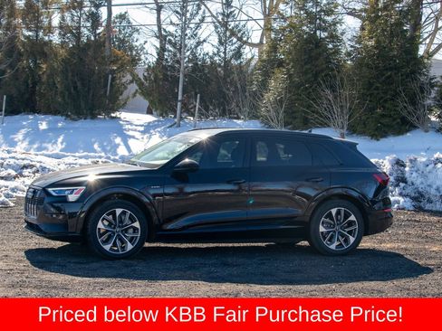 Used 2021 Audi e-tron Premium Plus w/ Premium Plus Package image 3