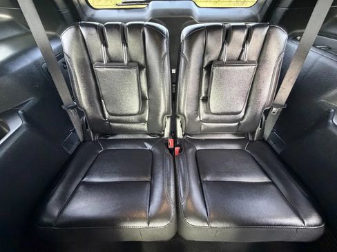 Used 2019 Ford Explorer XLT w/ Equipment Group 202A FWD image 18