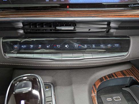 Used 2023 Cadillac Escalade Premium Luxury AWD/4WD image 36