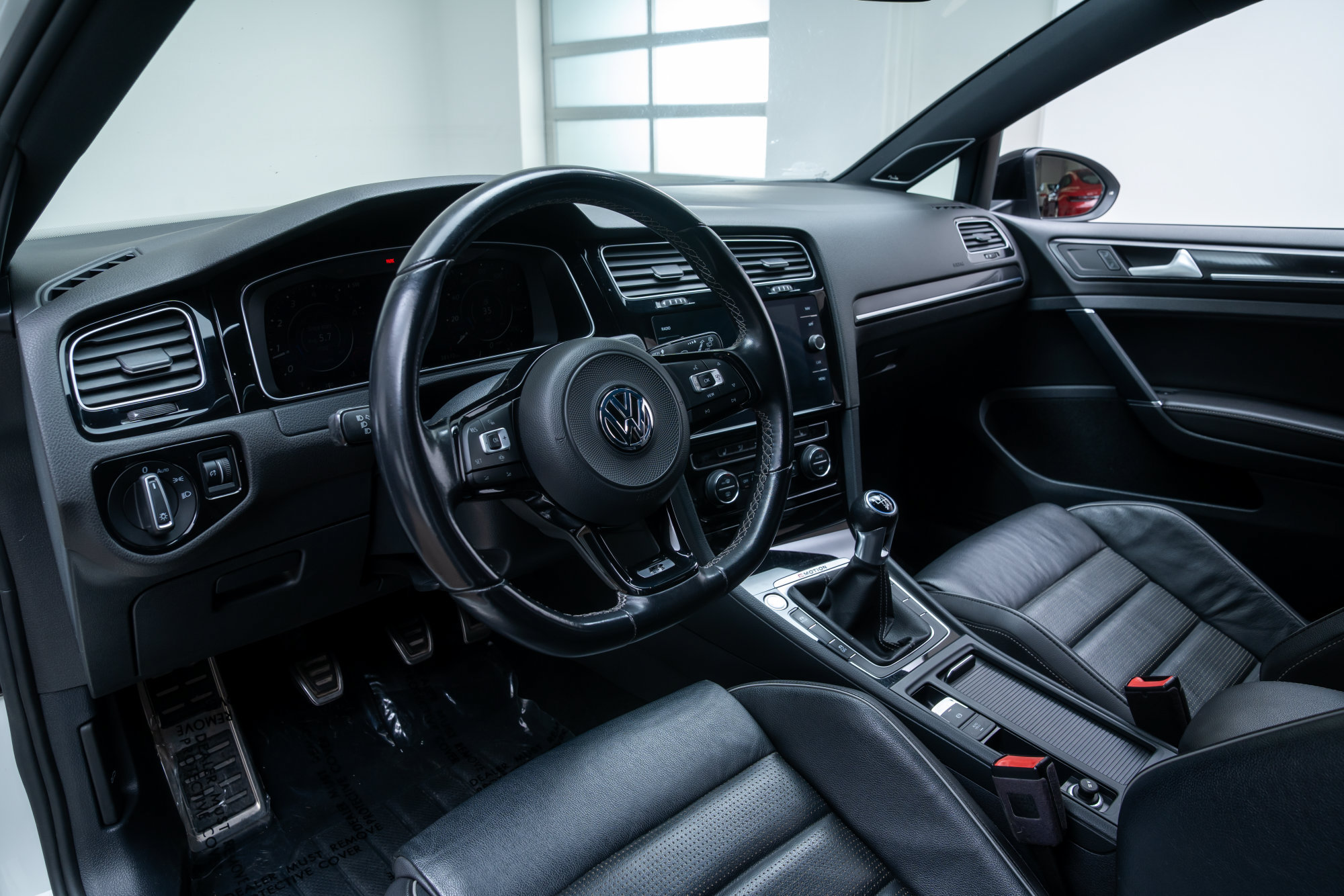Used 2019 Volkswagen Golf R 4-Door AWD/4WD image 20