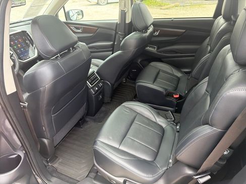 Used 2023 Subaru Ascent Touring AWD/4WD image 11