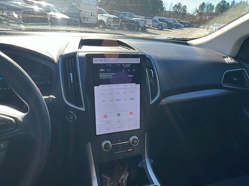 Used 2023 Ford Edge SE image 29