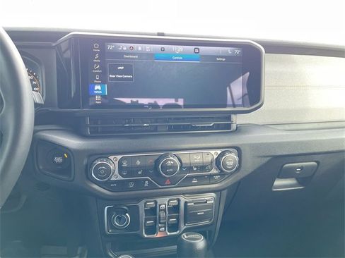 Used 2024 Jeep Gladiator Sport image 13