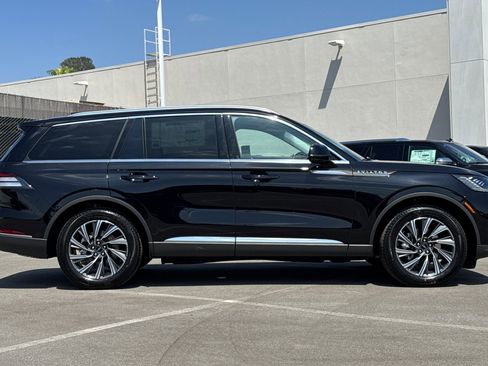 New 2025 Lincoln Aviator 2WD w/ Equipment Group 101A image 2