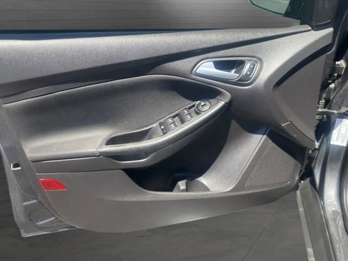 Used 2015 Ford Focus SE FWD image 11