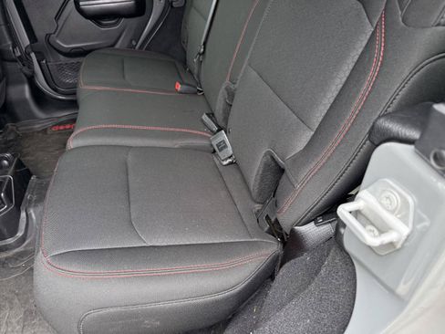 Used 2018 Jeep Wrangler Unlimited Rubicon AWD/4WD image 10
