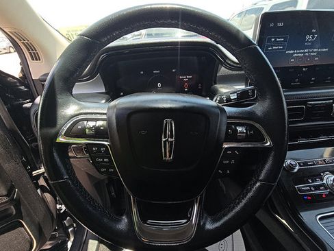 Used 2023 Lincoln Nautilus FWD image 9