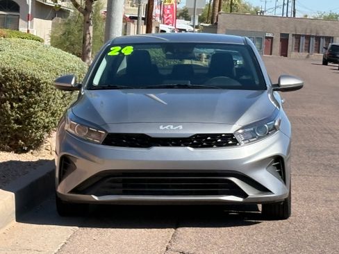 Used 2024 Kia Forte LXS FWD image 2