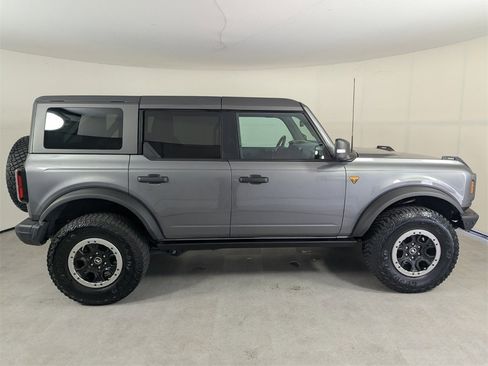 Used 2023 Ford Bronco Badlands image 3