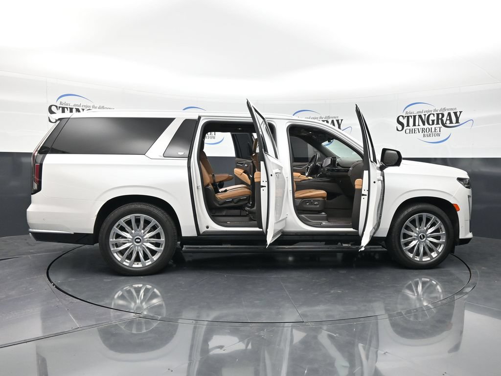 Used 2022 Cadillac Escalade ESV Premium Luxury w/ Performance Package AWD/4WD image 41