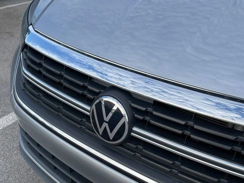 Used 2024 Volkswagen Jetta SE FWD image 4
