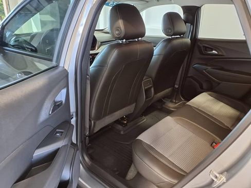 Used 2025 Chevrolet Trax LT w/ Driver Confidence Package FWD image 18