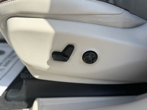 Used 2020 Chrysler Pacifica Limited w/ Advanced Safetytec Group image 27