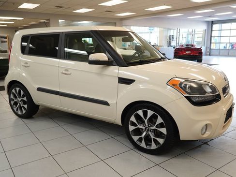 Used 2013 Kia Soul ! w/ Premium Pkg FWD image 14