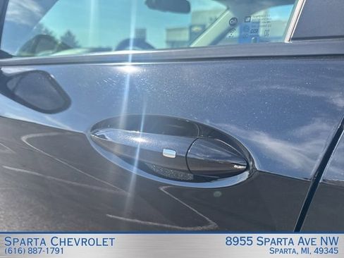 Used 2023 Chevrolet TrailBlazer LT w/ Convenience Package AWD/4WD image 11