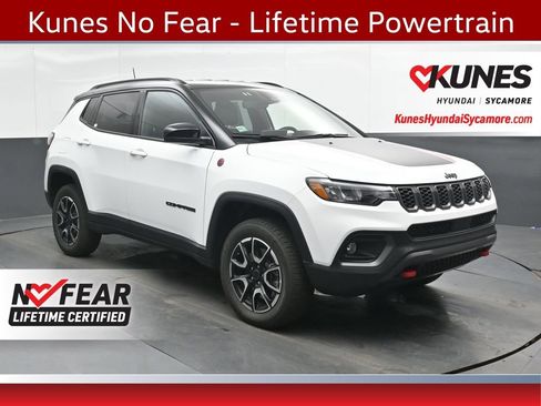 Used 2025 Jeep Compass Trailhawk AWD/4WD image 1