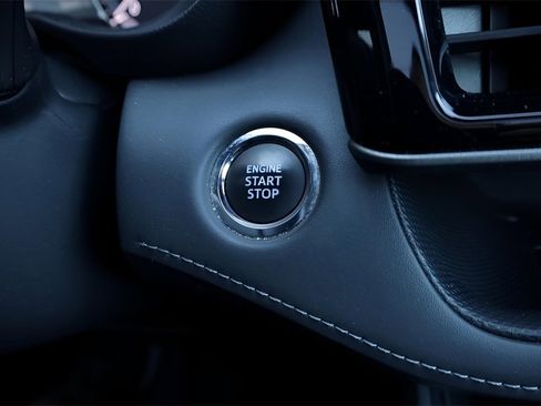 Certified 2022 Toyota Highlander XLE image 28