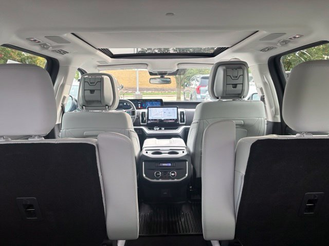 Used 2026 Ford Expedition Platinum w/ Platinum Ultimate Package AWD/4WD image 9