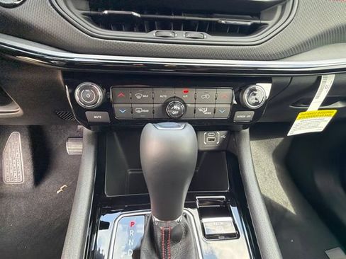 New 2026 Jeep Compass Trailhawk w/ Trailer Tow Group AWD/4WD image 18