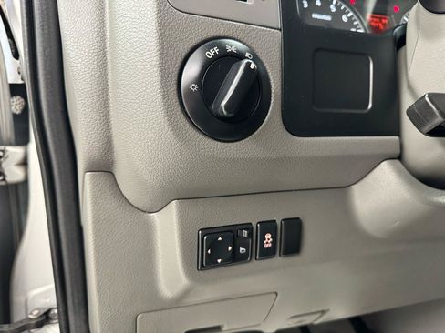 Used 2014 Nissan NV 3500 SV w/ Technology Package RWD image 11