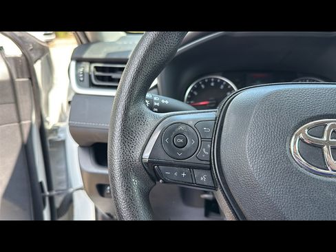 Used 2022 Toyota RAV4 LE image 13