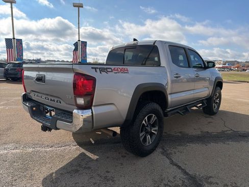Used 2019 Toyota Tacoma TRD Off-Road image 5