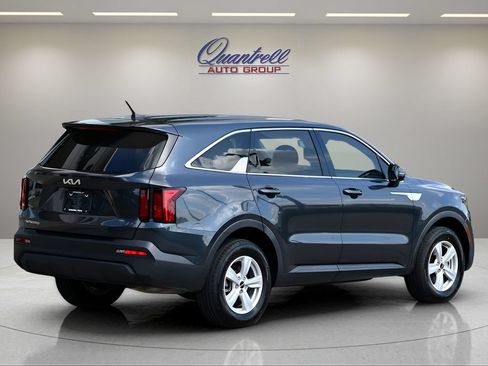 Used 2023 Kia Sorento LX AWD/4WD image 4