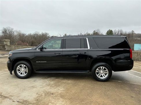 Used 2019 Chevrolet Suburban LT AWD/4WD image 3