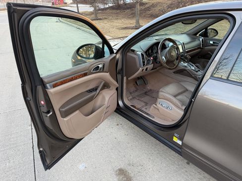 Used 2011 Porsche Cayenne S image 15