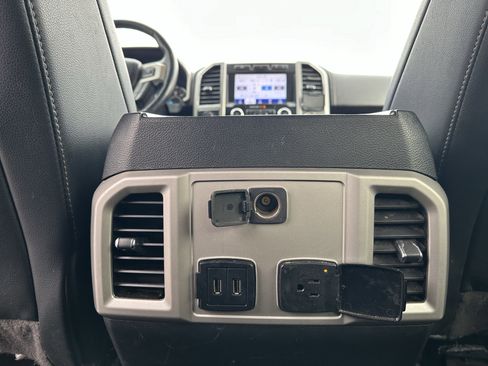 Used 2020 Ford F150 Lariat w/ Trailer Tow Package image 31