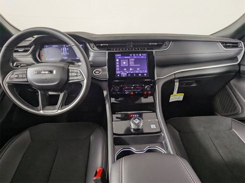 New 2025 Jeep Grand Cherokee Altitude image 16