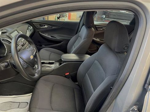 Used 2017 Chevrolet Malibu LT FWD image 10