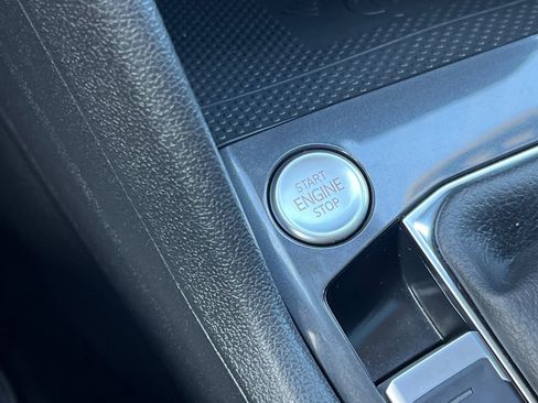 Used 2022 Volkswagen Tiguan SE w/ Panoramic Sunroof Package image 22