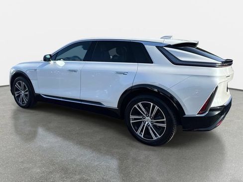Certified 2024 Cadillac Lyriq Luxury AWD/4WD image 3