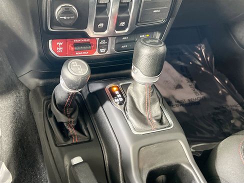 Used 2021 Jeep Wrangler Rubicon AWD/4WD image 16