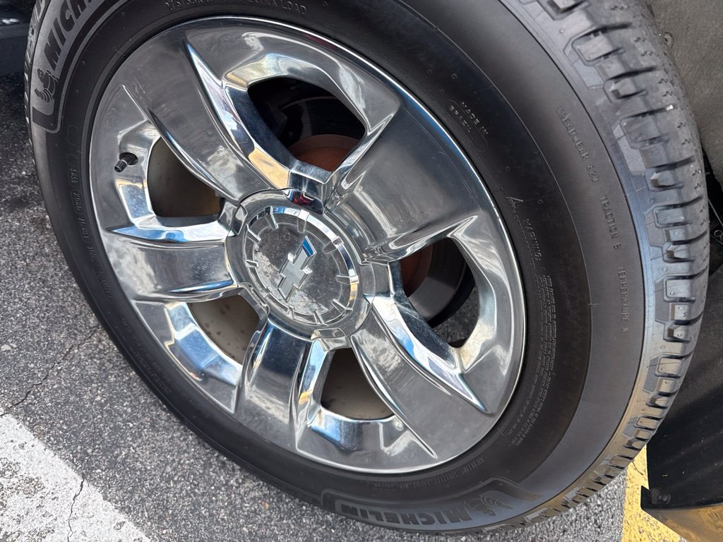 Used 2018 Chevrolet Tahoe LT w/ LT Signature Package AWD/4WD image 9