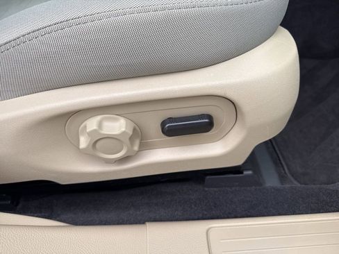 Used 2018 Ford Taurus SE image 36