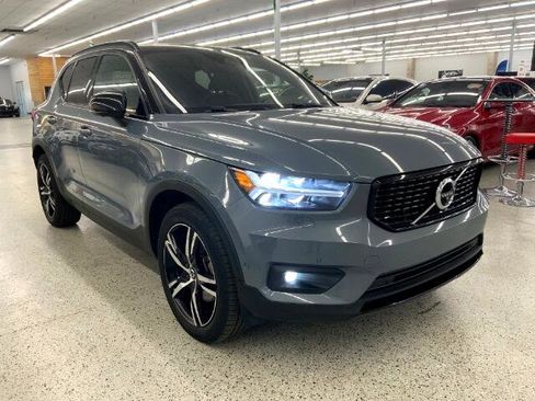 Used 2020 Volvo XC40 T5 R-Design image 3