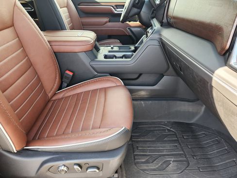 Certified 2025 GMC Sierra 2500 Denali Ultimate image 17