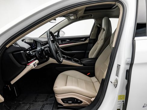 Used 2025 Porsche Panamera w/ Premium Package image 33