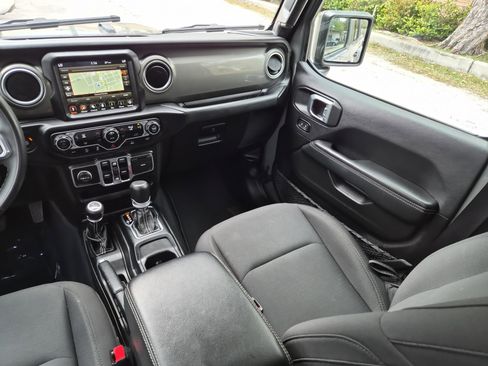 Used 2023 Jeep Gladiator Overland image 13